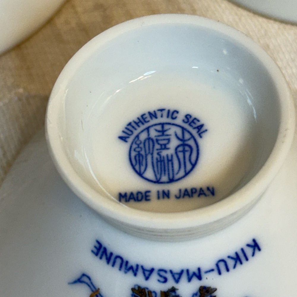 3 Vintage Kiku-Masamune Japanese Sake Cups - Blue Chrysanthemum & Gold‎ Trim - Picture 9 of 9